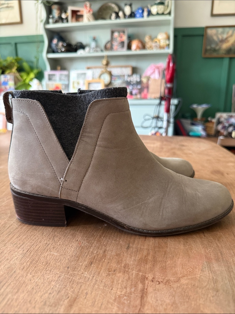 Vionic Sz 9 Joslyn Taupe & Gray Ankle Booties Weather Resistant Support - Picture 2 of 13
